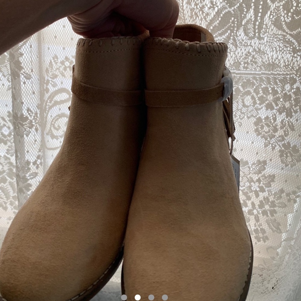 booties - Picture 2 of 4